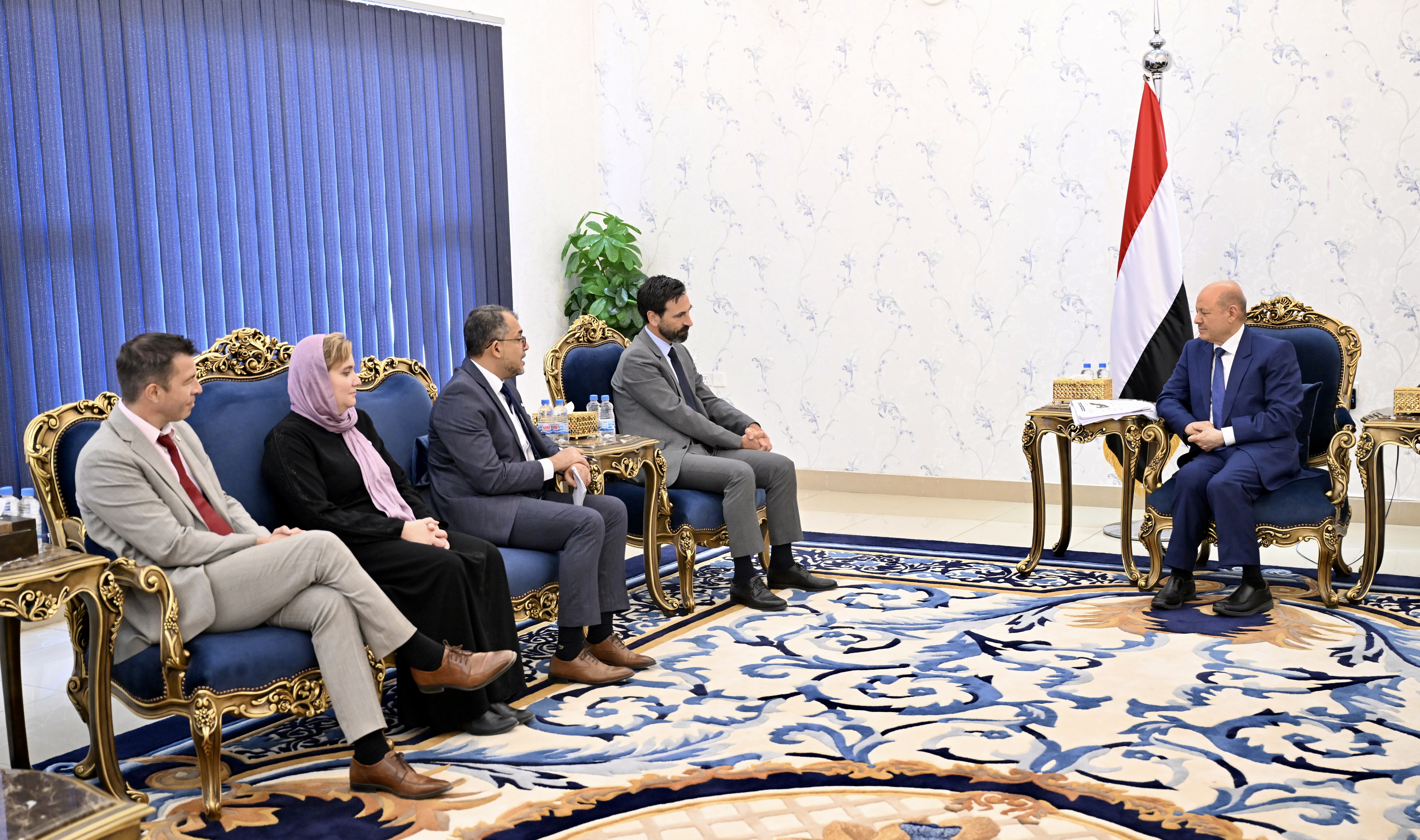 رئيس مجلس القيادة الرئاسي يستقبل بعثة الصليب الاحمر الدولي 10 سبتمبر 2023