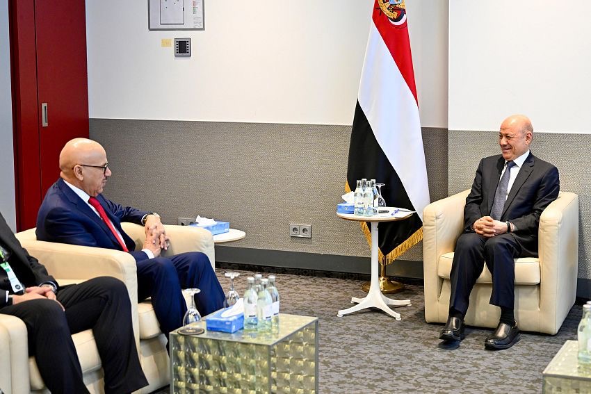 لقاء فخامة الرئيس العليمي مع وزير خارجية مملكة البحرين على هامش أعمال مؤتمر ميونيخ للأمن الدولي 
