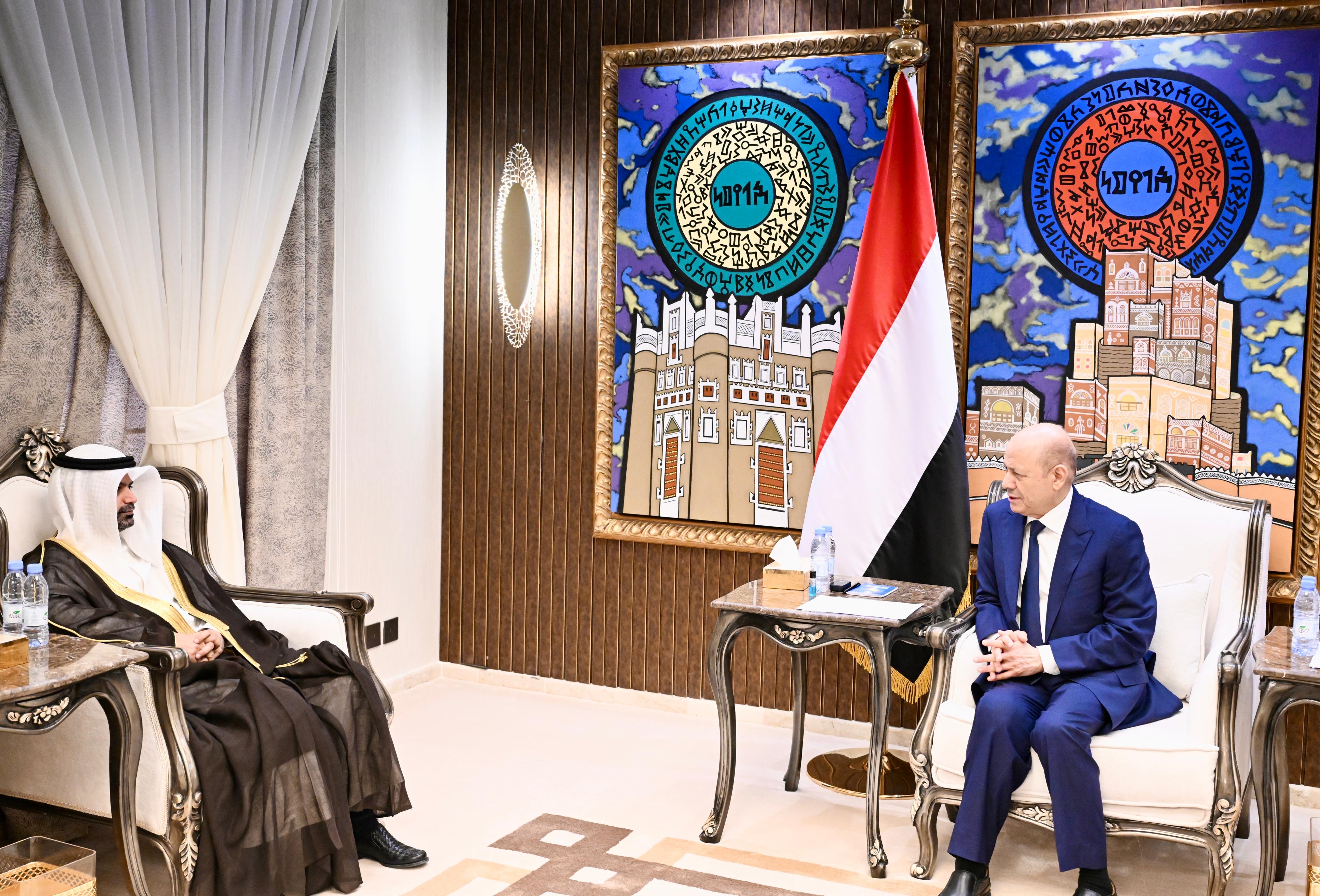 فخامة الرئيس رشاد العليمي يستقبل سفير دولة الكويت 