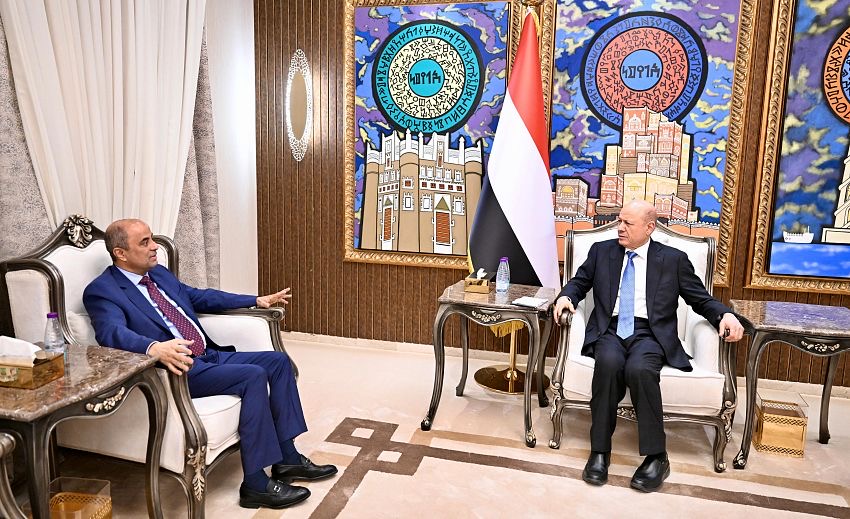 رئيس مجلس القيادة يستقبل رئيس مجلس الوزراء
