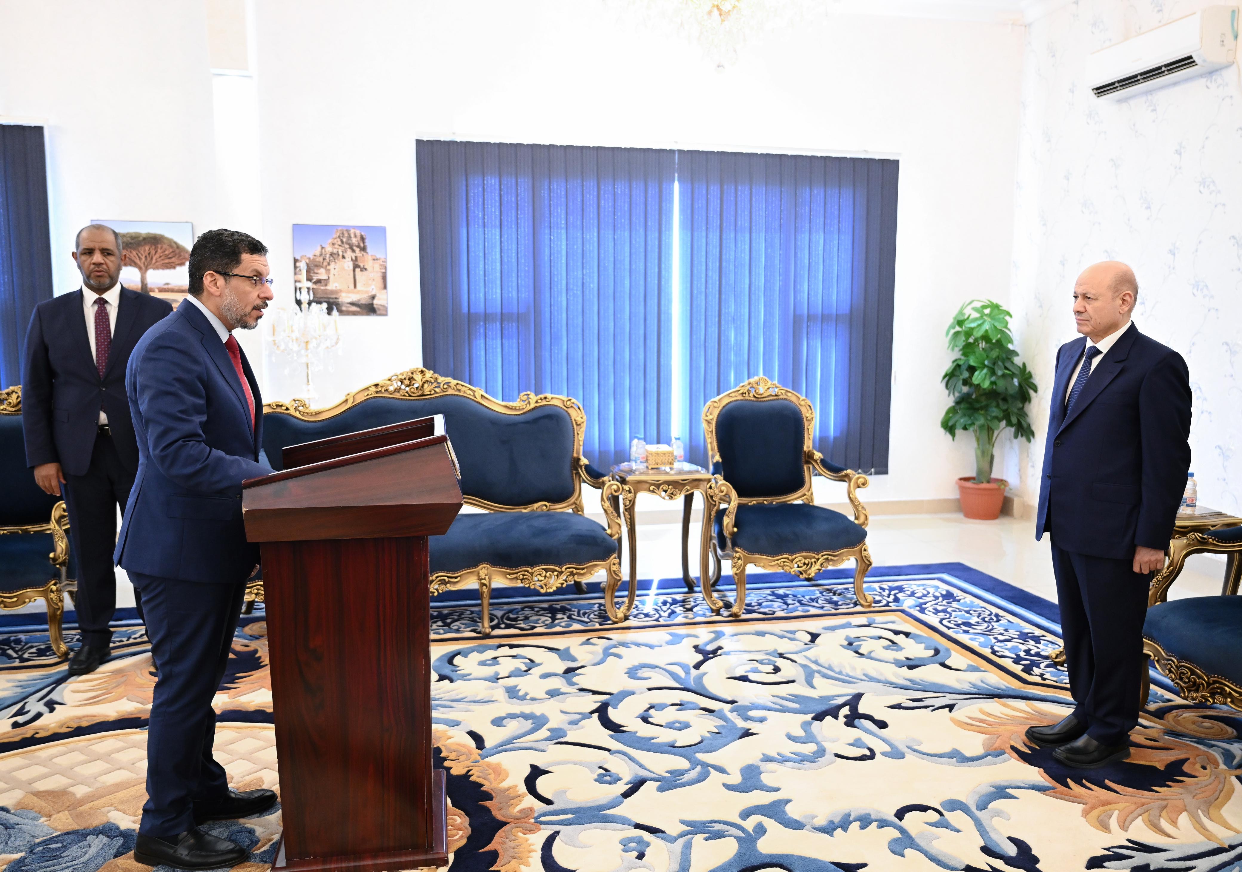 رئيس الوزراء يؤدي اليمين الدستورية امام رئيس مجلس القيادة الرئاسي في العاصمة المؤقتة عدن 08 فبراير 2024