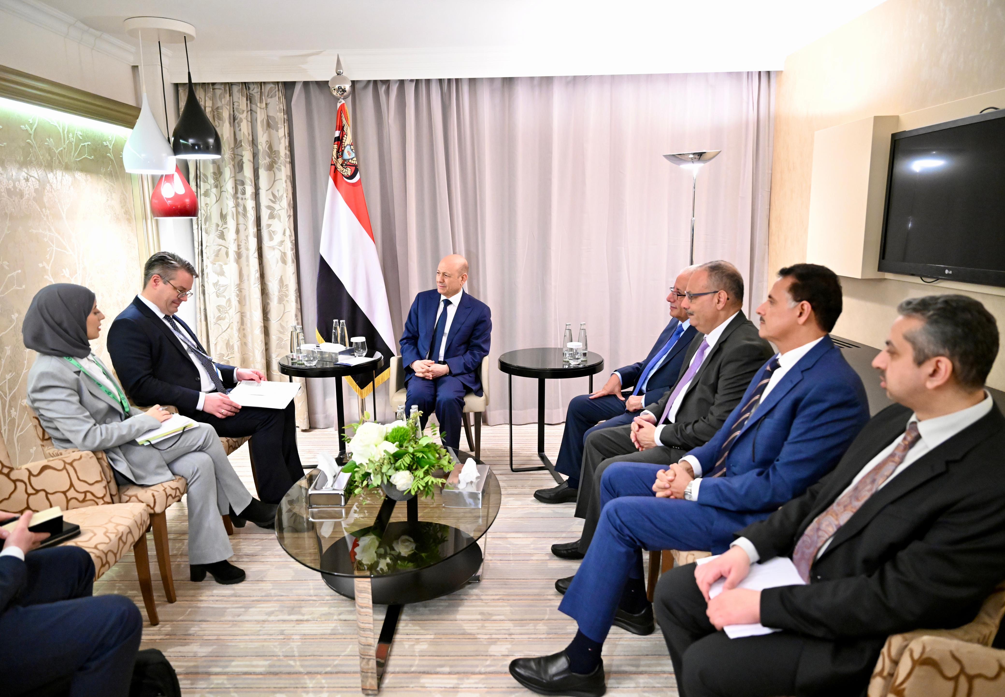 رئيس مجلس القيادة يستقبل وزير الدولة الالماني 18 فبراير 2024