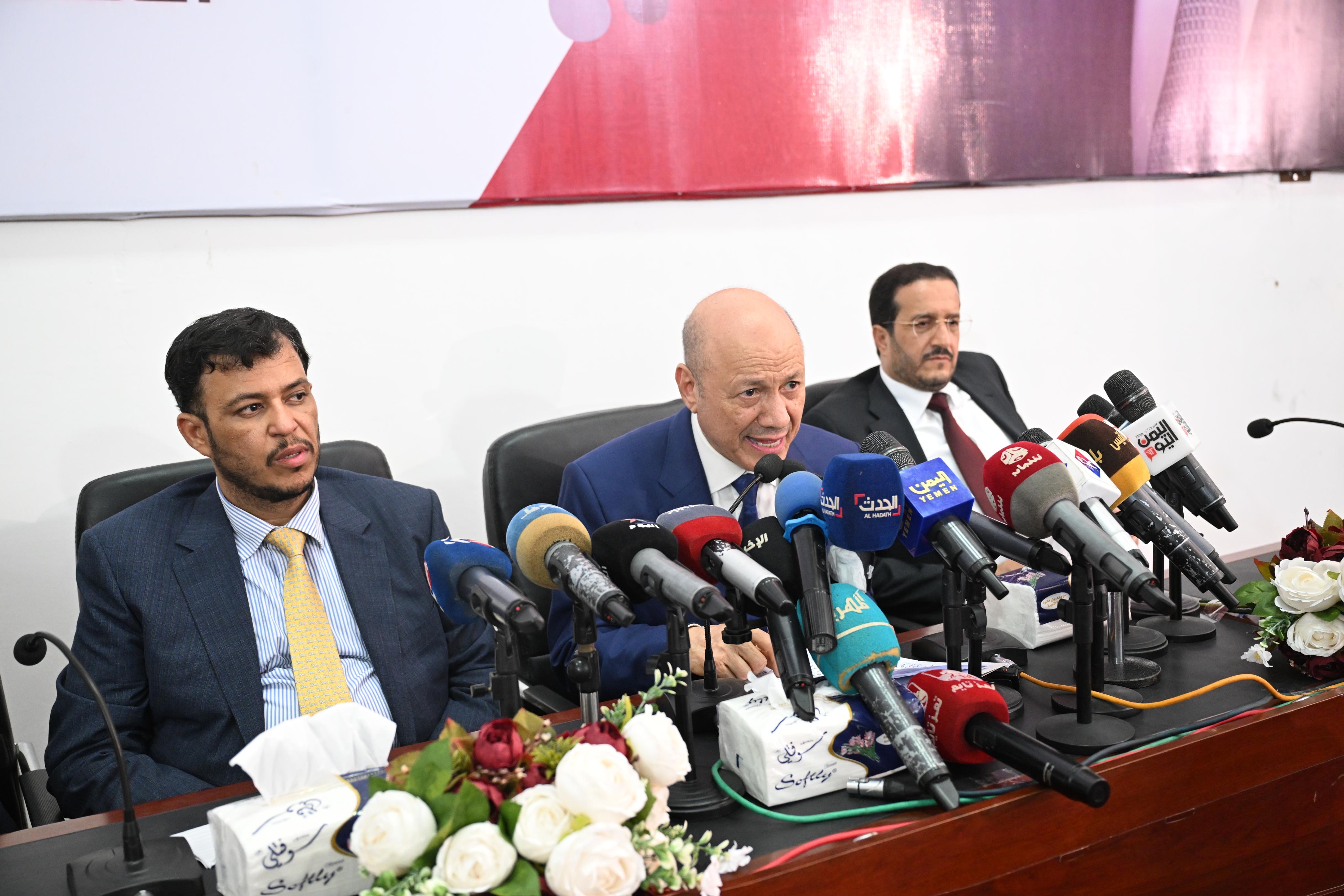 لقاء فخامة الرئيس بالسلطة المحلية والمكونات الحزبية والاجتماعية والنسوية والشبابية في تعز 