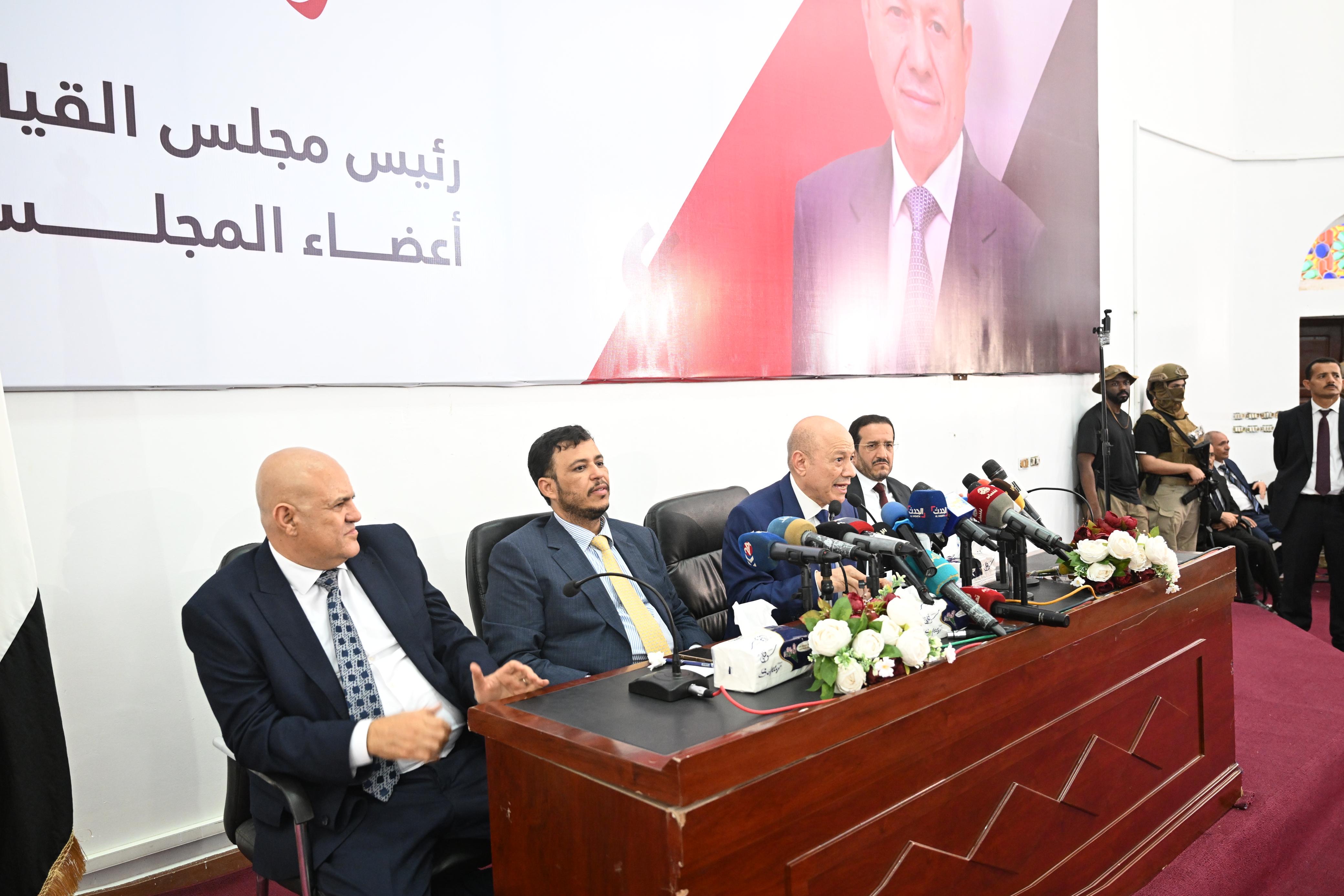لقاء فخامة الرئيس بالسلطة المحلية والمكونات الحزبية والاجتماعية والنسوية والشبابية في تعز 