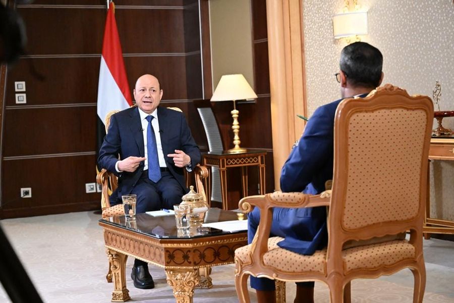 رئيس مجلس القيادة الرئاسي: الشراكة مع التحالف استراتيجية  وتصنيف جماعة الحوثي كجماعة إرهابية سيتجه لقياداتها وللمؤسسات التابعة لهذه القيادات والكيانات والافراد
