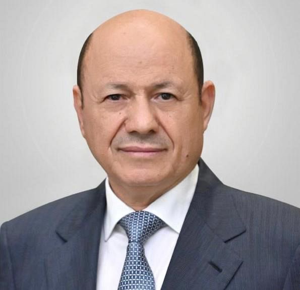 رئيس مجلس القيادة يهاتف الرئيسين السابقين للتهنئة بعيد الفطر