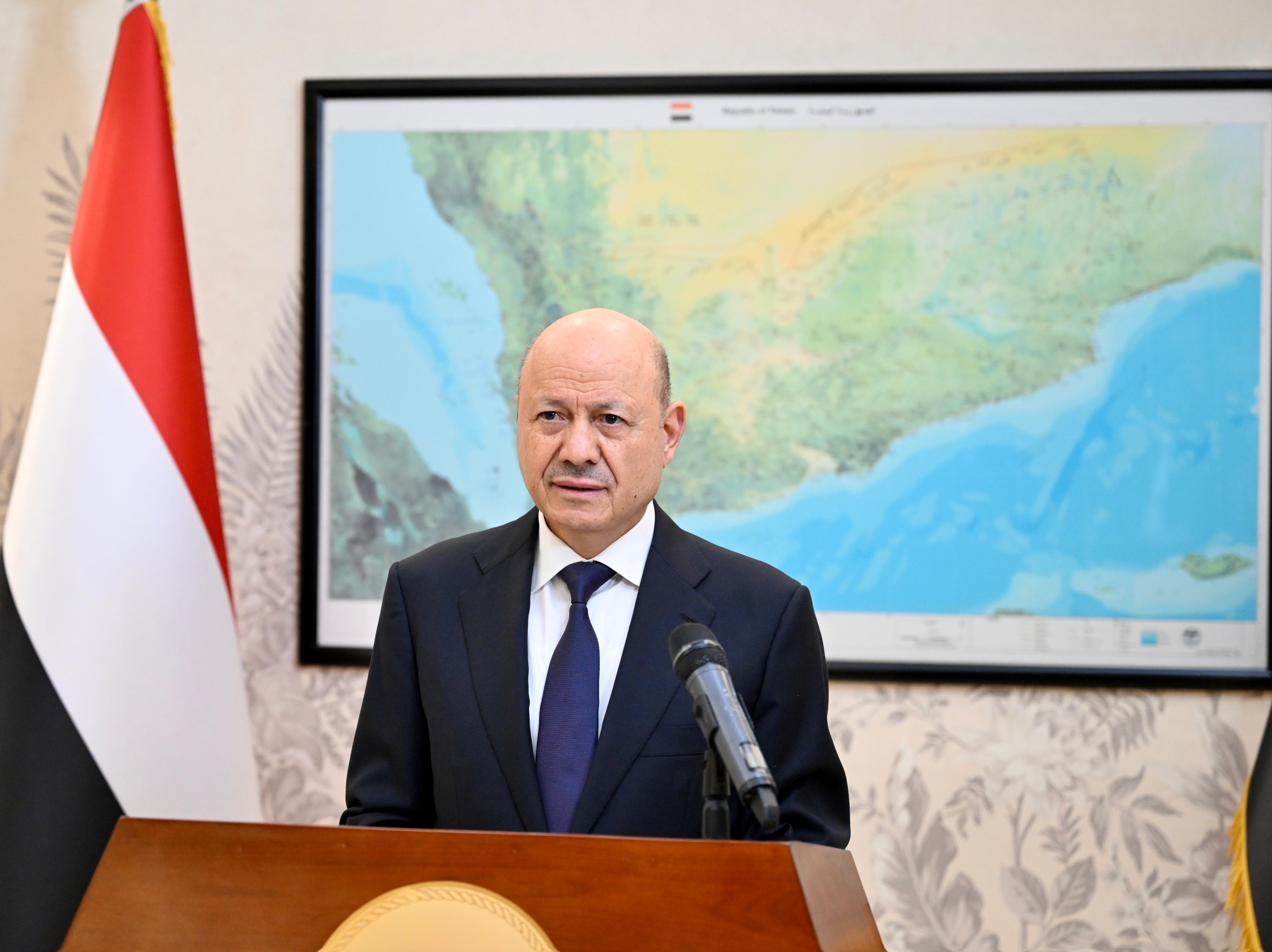صور من بيان فخامة الرئيس العليمي للشعب اليمني 