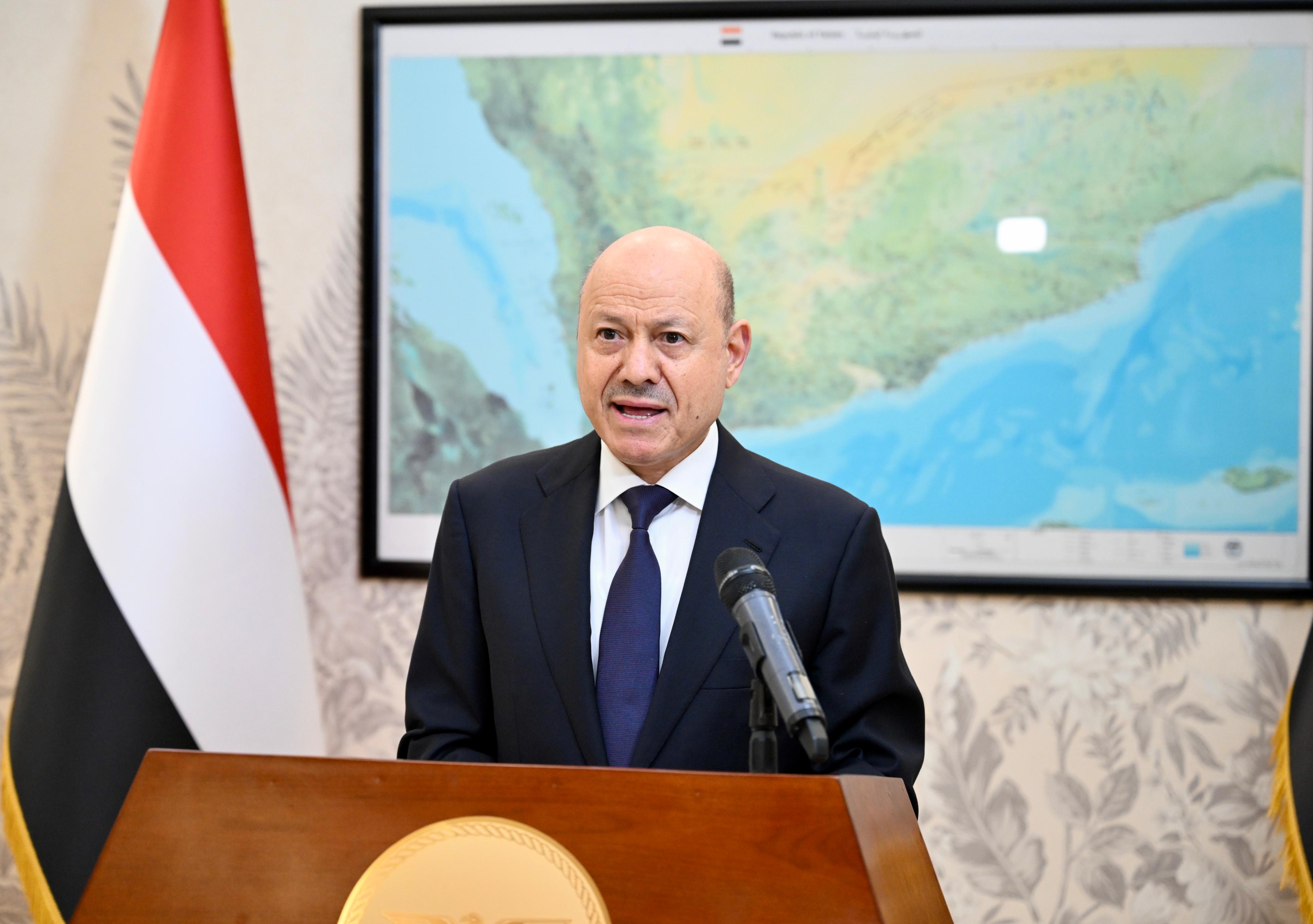صور من بيان فخامة الرئيس العليمي للشعب اليمني 