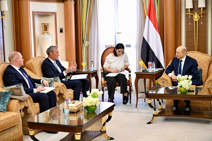 رئيس مجلس القيادة الرئاسي يستقبل سفيري نيوزلندا واستراليا 
