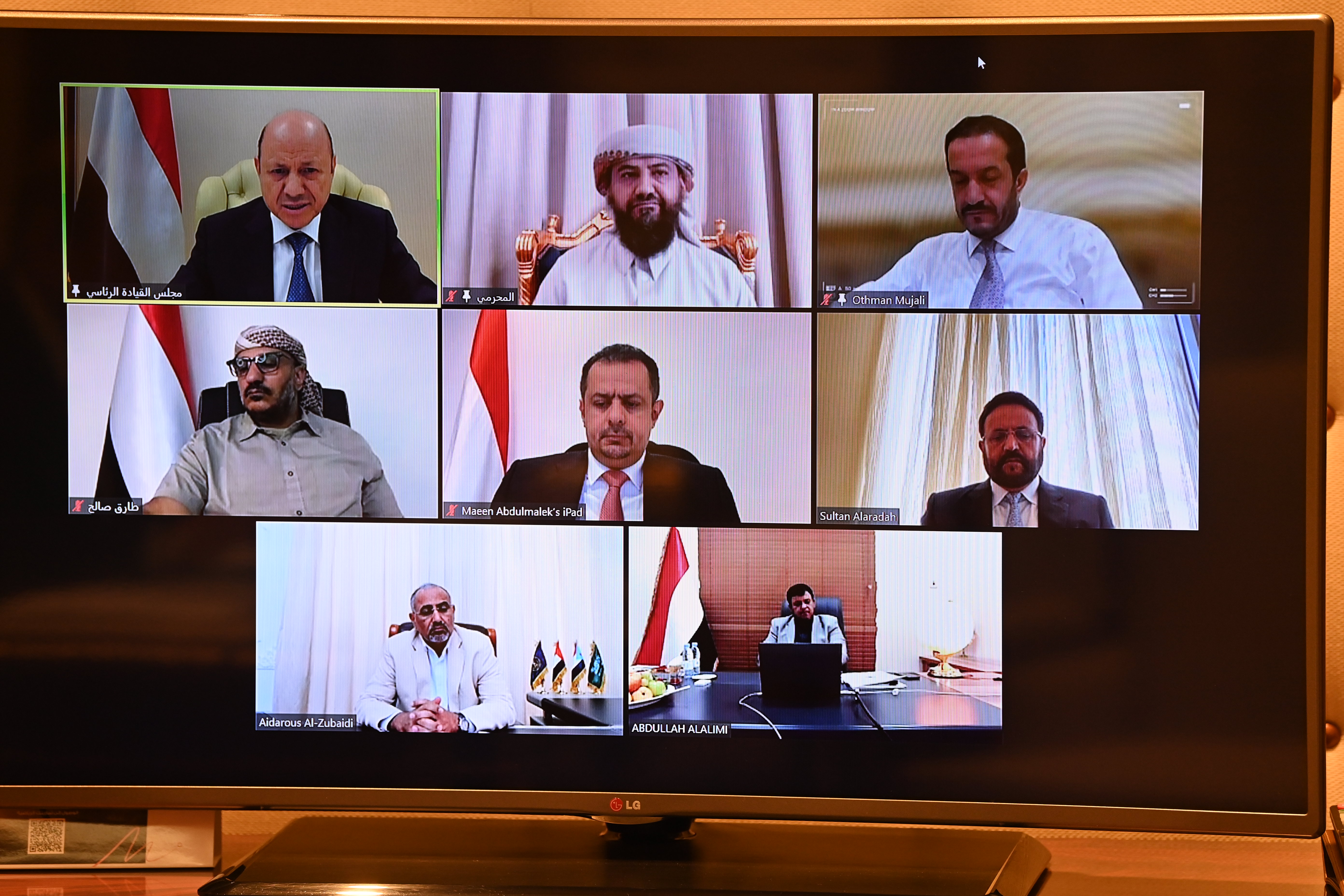 مجلس القيادة الرئاسي يواصل نقاشاته حول مستجدات الاوضاع المحلية والاجراءات التنفيذية لقرار مجلس الدفاع الوطني 26 نوفمبر2022
