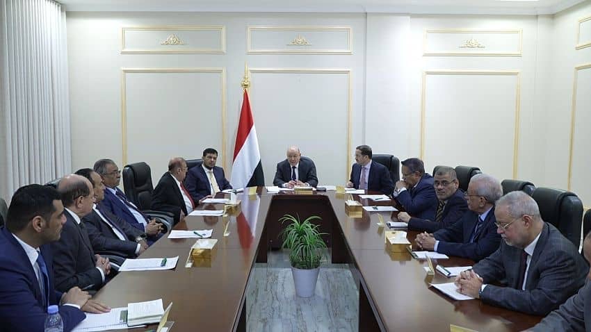 رئيس مجلس القيادة يرأس اجتماعا طارئا لمجلس الدفاع الوطني