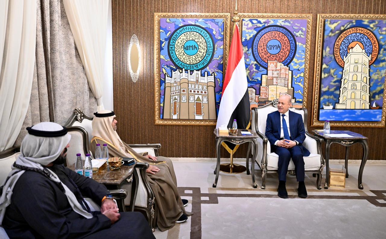 رئيس مجلس القيادة يستقبل سفير دولة الإمارات العربية المتحدة