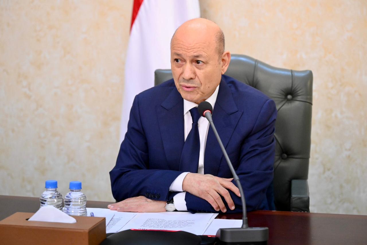 رئيس مجلس القيادة يرأس اجتماعا مشتركا للحكومة ومحافظي المحافظات  29 مارس 2024