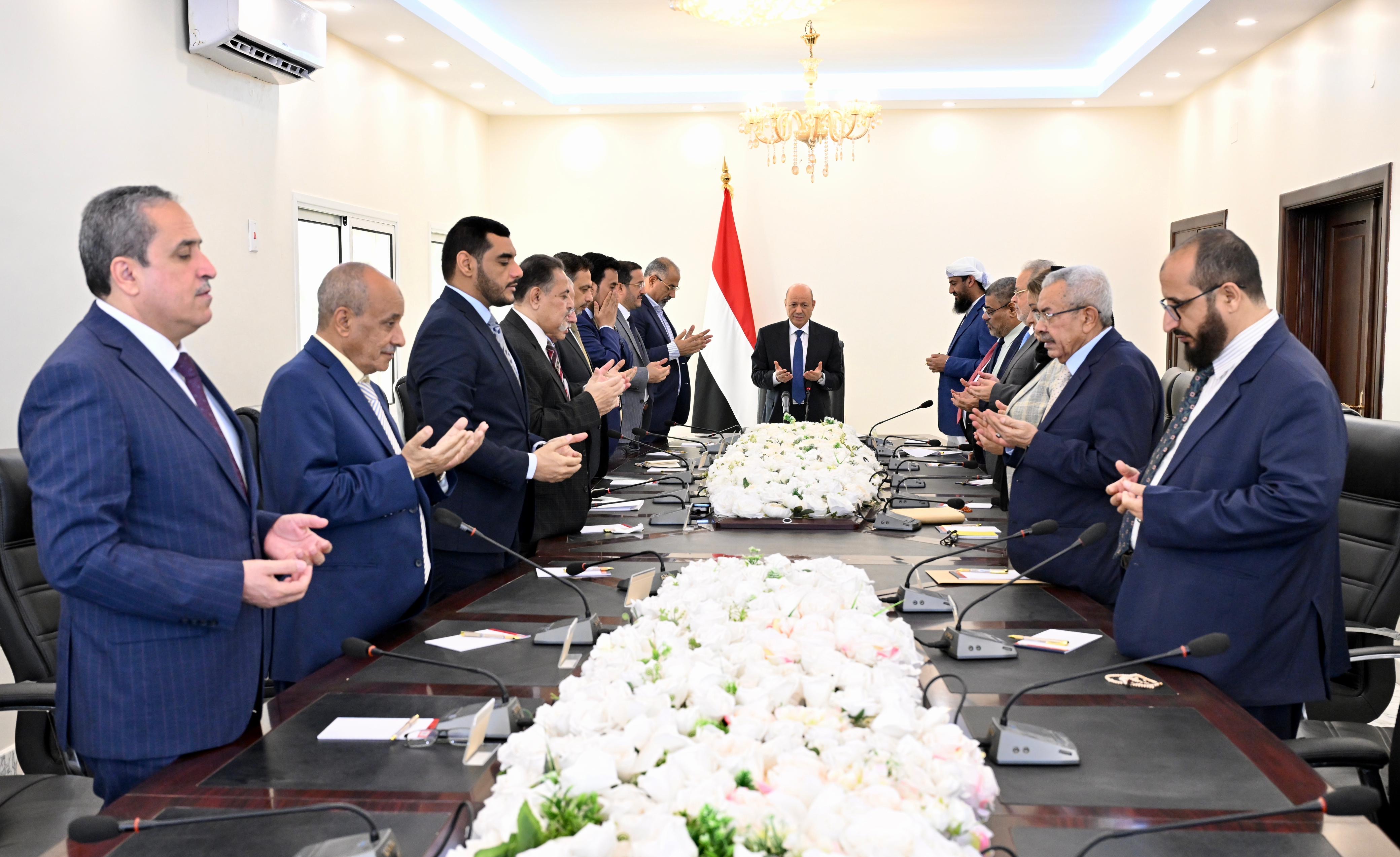 رئيس مجلس القيادة يلتقي هيئات رئاسة مجلسي النواب والشورى والتشاور والمصالحة وعددا من مستشاريه 21 مارس 2024