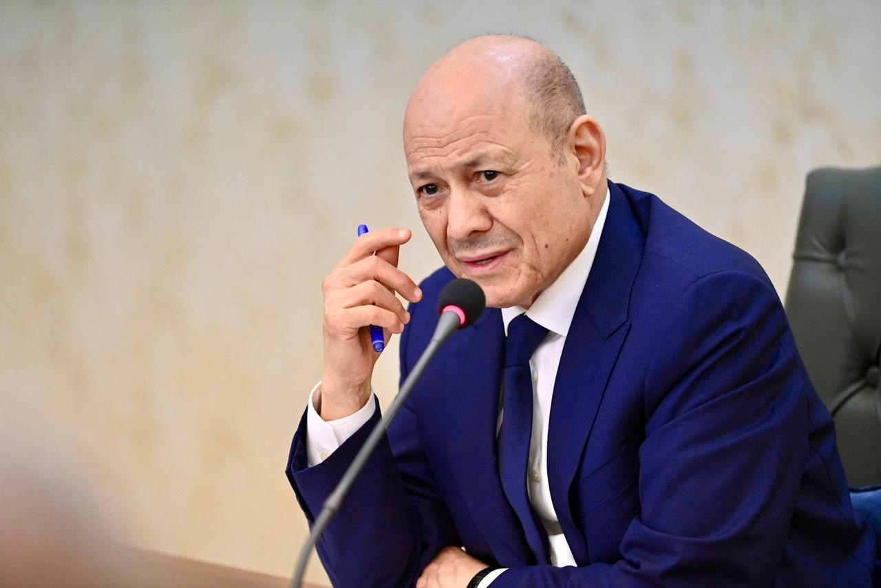 رئيس مجلس القيادة يرأس اجتماعا مشتركا للحكومة ومحافظي المحافظات  29 مارس 2024