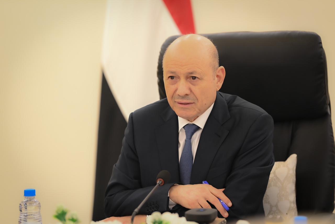 رئيس مجلس القيادة يجتمع بقيادة وزارة الدفاع ورئاسة هيئة الاركان وقادة القوات والمناطق والمحاور العسكرية  25 مارس 2024