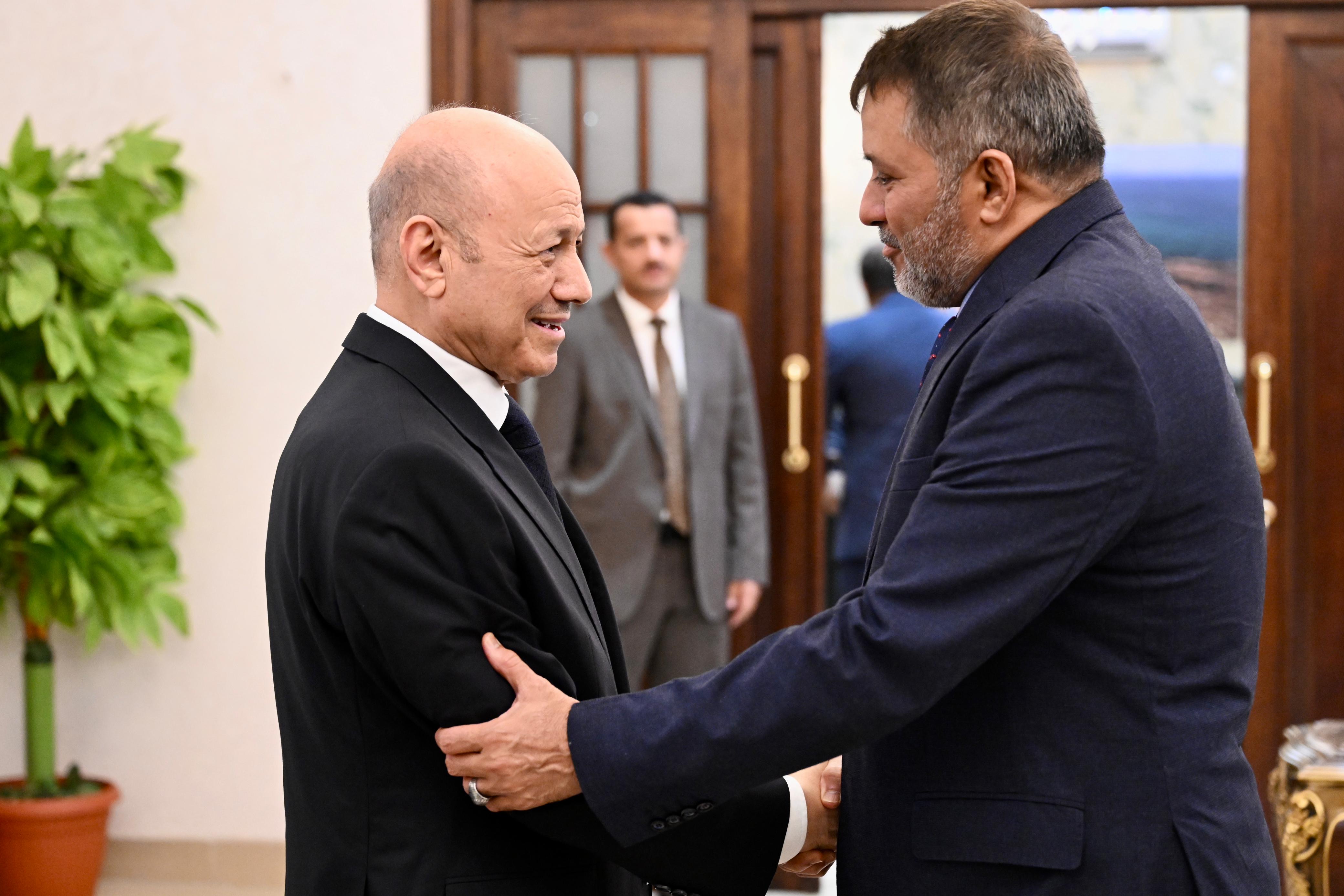 رئيس مجلس القيادة يشيد بدور السلطة القضائية في تعزيز حضور الدولة  24 مارس 2024 