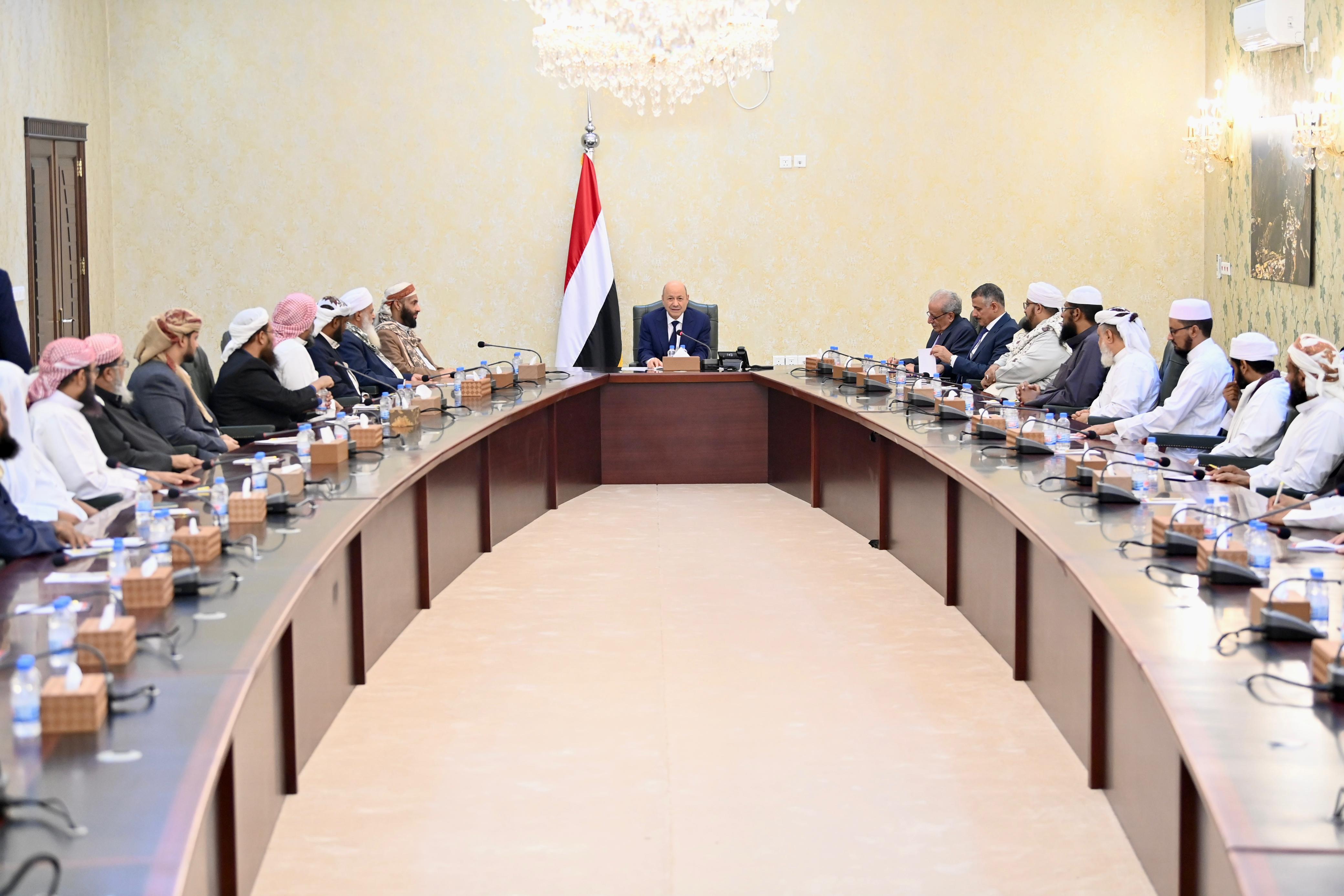رئيس مجلس القيادة يحث العلماء والمرشدين على خطاب ديني متجدد السبت ، 30 مارس 2024